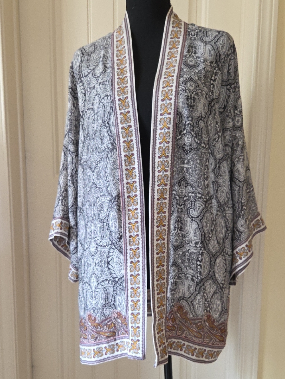 Max Studio Short Sleeve Ruana, Size XL/1X - Please refer to measurements